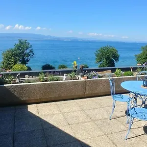 Apartment Lakefront. Pieds Dans L'eau. View And Direct Access To The Lake., Anthy-sur-Leman